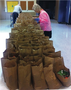 Lunches lined up and ready for IHS